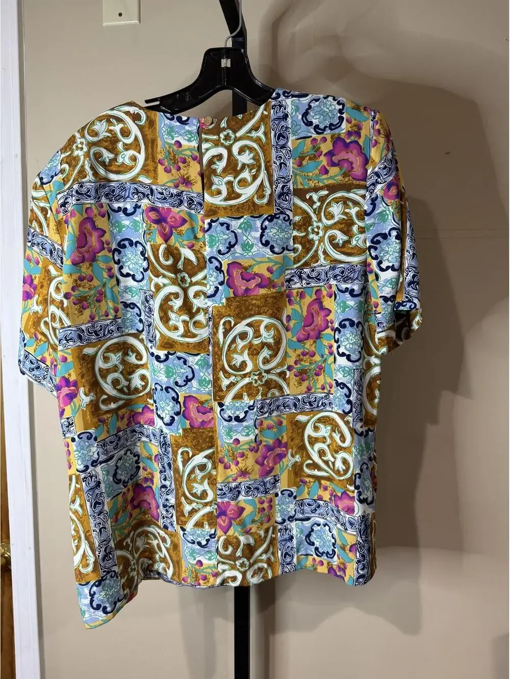 S.G. Sport Collection Women's Vintage Patterned Blouse Medium
